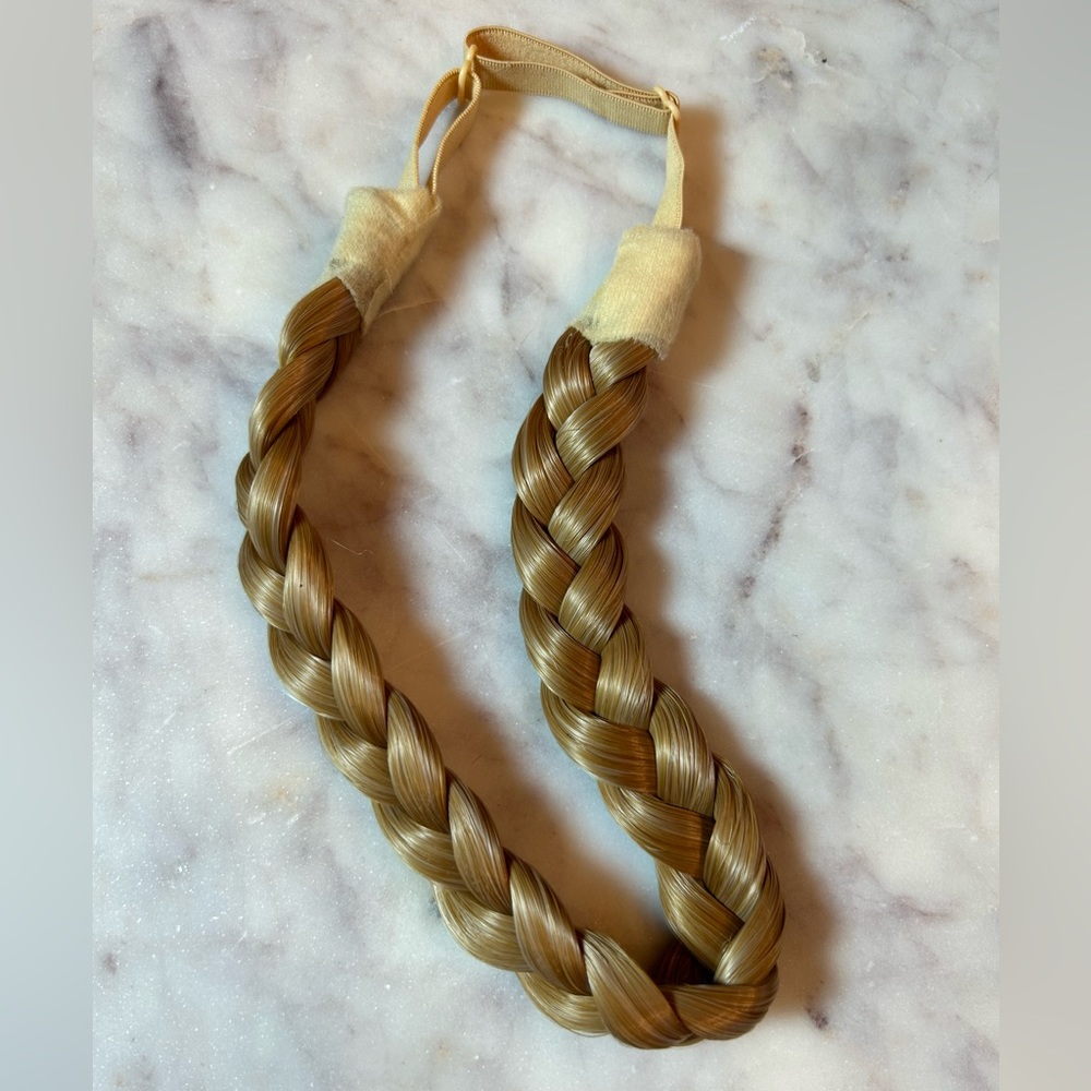 JuvaBun Braid Strawberry blond